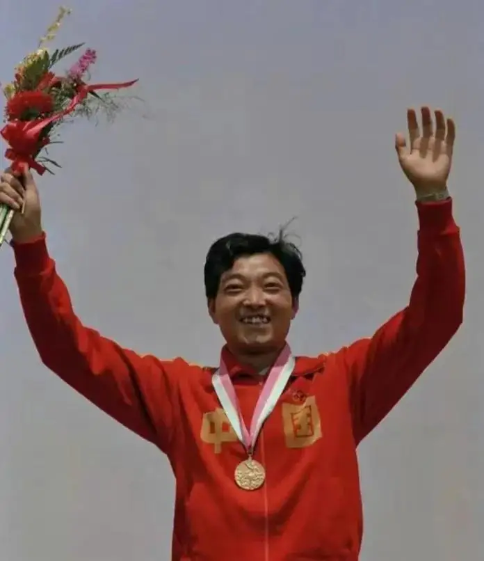 历届选手举重冠军中国有多少_举重历年冠军_历届中国举重选手冠军都有谁