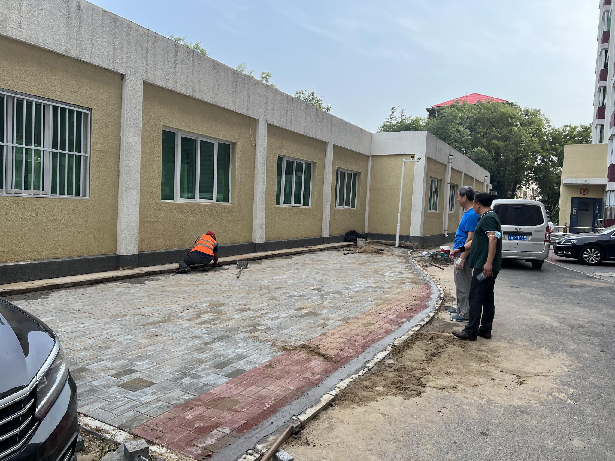 东高地南社区荒地变健身广场 居民家门口享休闲好去处